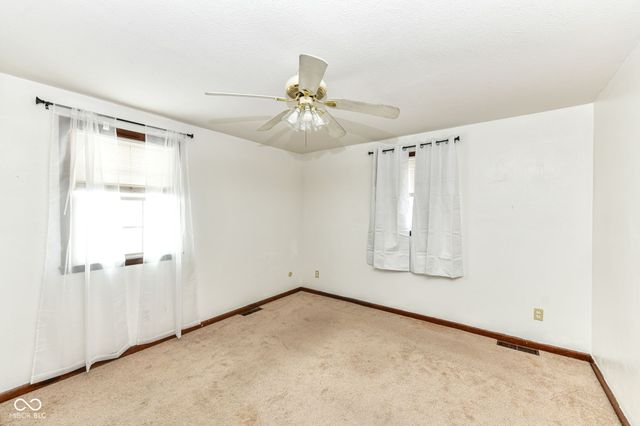 1500 W McKenzie Road, Greenfield, IN 46140