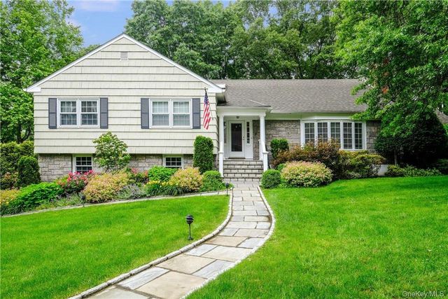 4 Iroquois Trail, Harrison, NY 10528