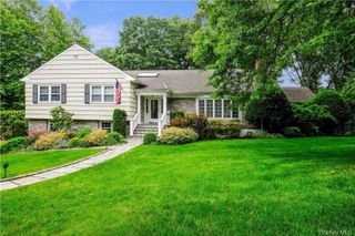 4 Iroquois Trail, Harrison, NY 10528