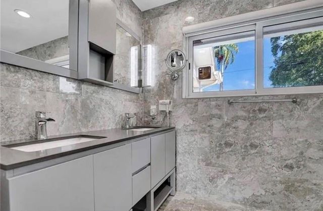 2830 NE 55th Street, Fort Lauderdale, FL 33308