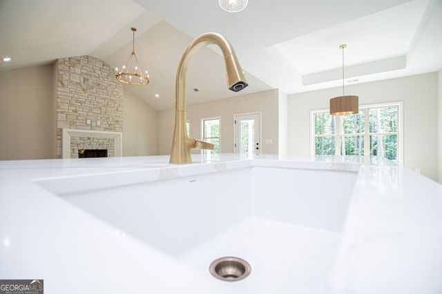 126 Woodford Drive, Roopville, GA 30170
