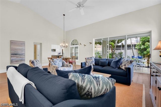 2124 Paget CIR 1, Naples, FL 34112