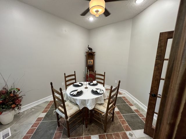550 Laurel Crown Rd, Manchester, TN 37355