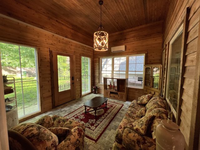 550 Laurel Crown Rd, Manchester, TN 37355