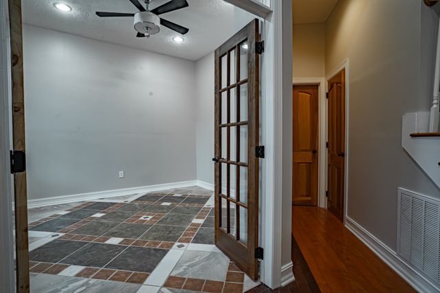 550 Laurel Crown Rd, Manchester, TN 37355