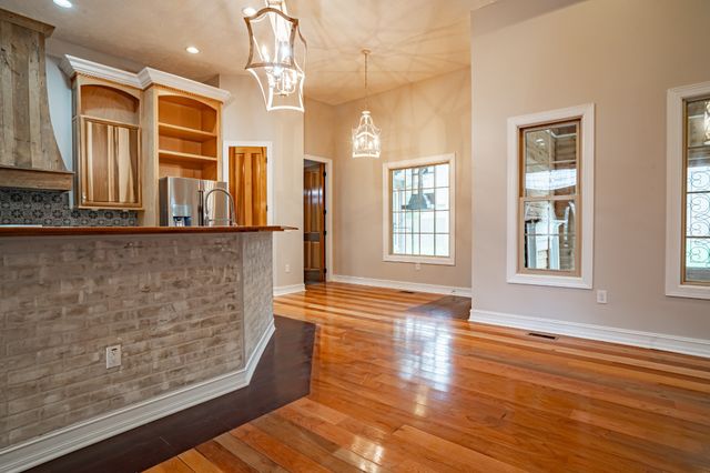 550 Laurel Crown Rd, Manchester, TN 37355