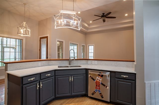 550 Laurel Crown Rd, Manchester, TN 37355