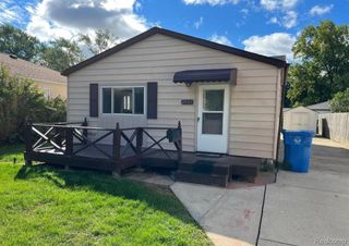 20313 Powers Avenue, Dearborn Heights, MI 48125