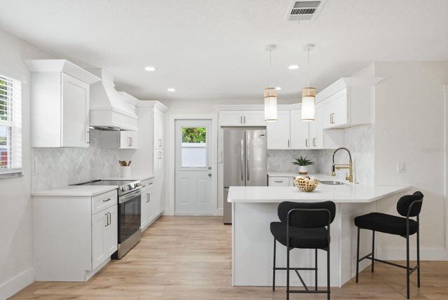 4438 W WYOMING AVENUE, Tampa, FL 33616