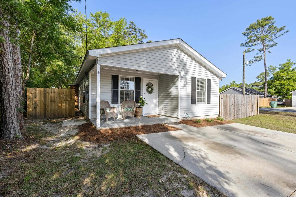 Image 2 of property listing at 4 Ted Lott Lane, Crawfordville, FL 32327