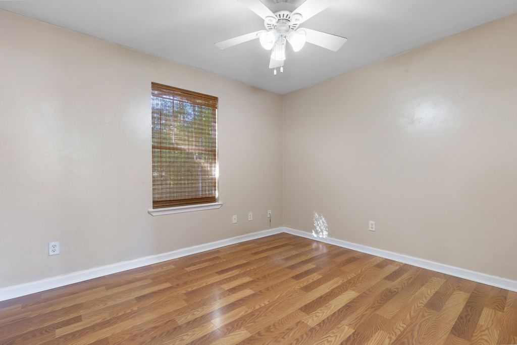 Image 21 of property listing at 4 Ted Lott Lane, Crawfordville, FL 32327