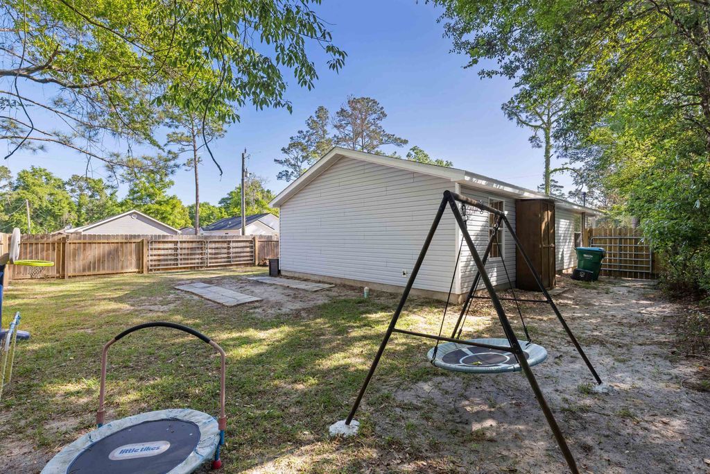 Image 28 of property listing at 4 Ted Lott Lane, Crawfordville, FL 32327