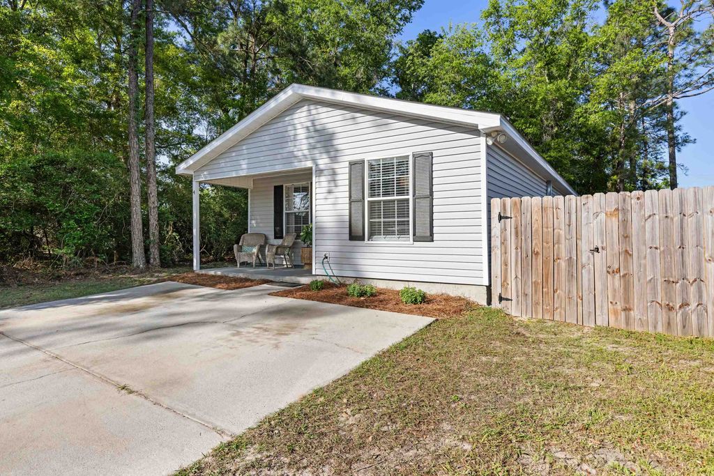 Image 3 of property listing at 4 Ted Lott Lane, Crawfordville, FL 32327