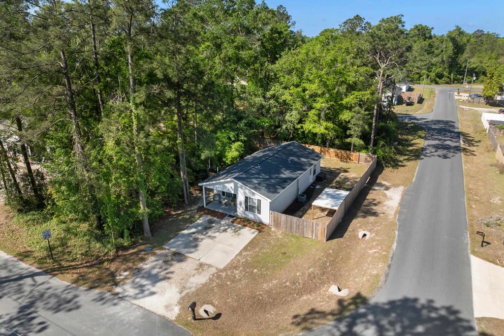 Image 32 of property listing at 4 Ted Lott Lane, Crawfordville, FL 32327