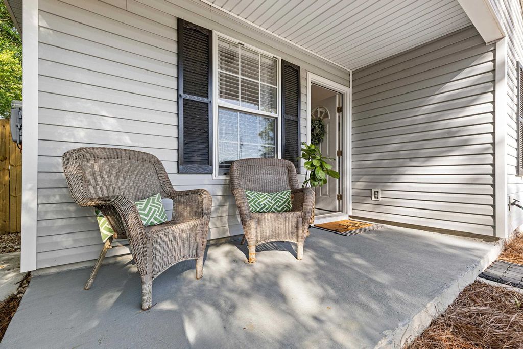 Image 6 of property listing at 4 Ted Lott Lane, Crawfordville, FL 32327