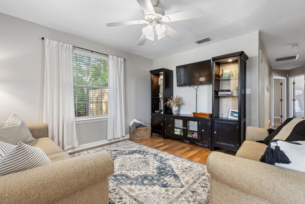 Image 7 of property listing at 4 Ted Lott Lane, Crawfordville, FL 32327