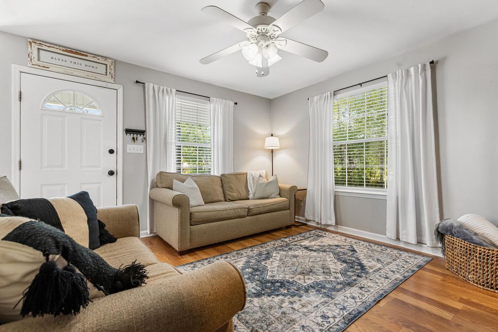 Image 9 of property listing at 4 Ted Lott Lane, Crawfordville, FL 32327