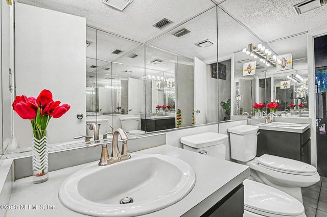 633 S DELAWARE Avenue, Deland, FL 32720