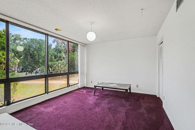 633 S DELAWARE Avenue, Deland, FL 32720