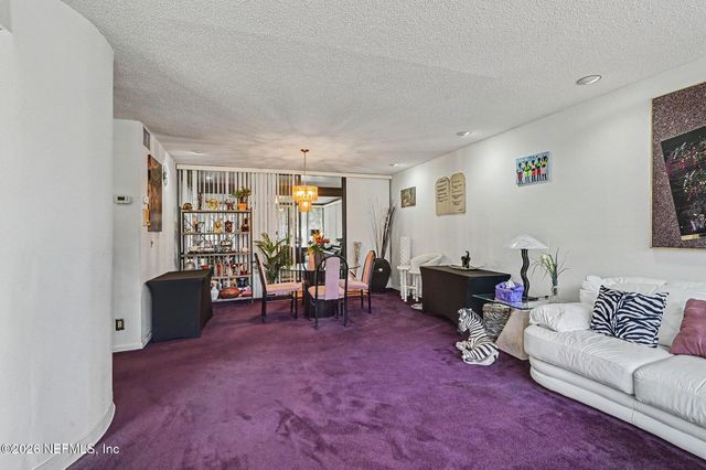 633 S DELAWARE Avenue, Deland, FL 32720