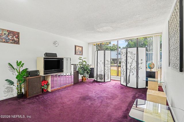 633 S DELAWARE Avenue, Deland, FL 32720