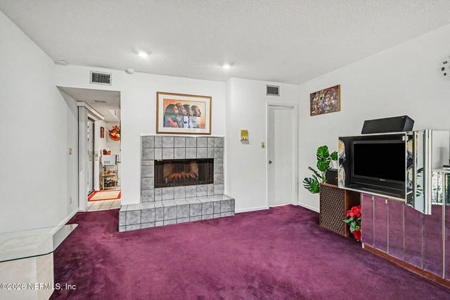 633 S DELAWARE Avenue, Deland, FL 32720