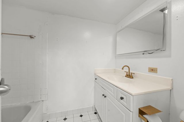 2005 Valencia Drive 306D, Northbrook, IL 60062