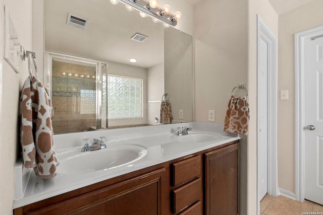 8702 JURA FRST, Helotes, TX 78023