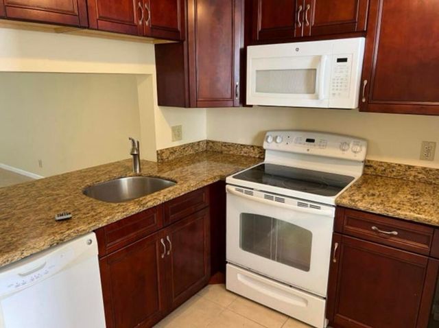 1256 S Military Trail 911, Deerfield Beach, FL 33442