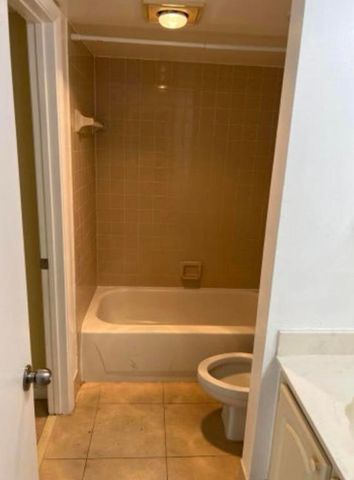 1256 S Military Trail 911, Deerfield Beach, FL 33442