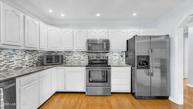 234 Cedar Place Dr, Shepherdsville, KY 40165