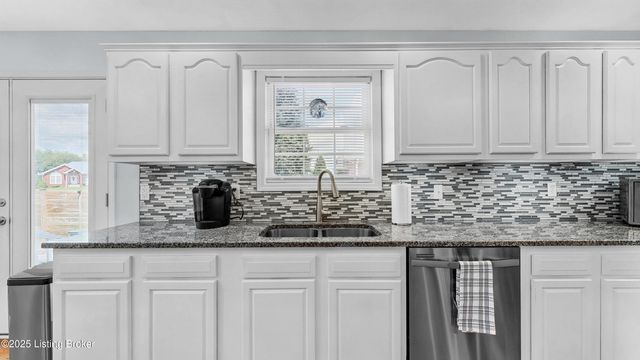 234 Cedar Place Dr, Shepherdsville, KY 40165