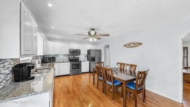 234 Cedar Place Dr, Shepherdsville, KY 40165