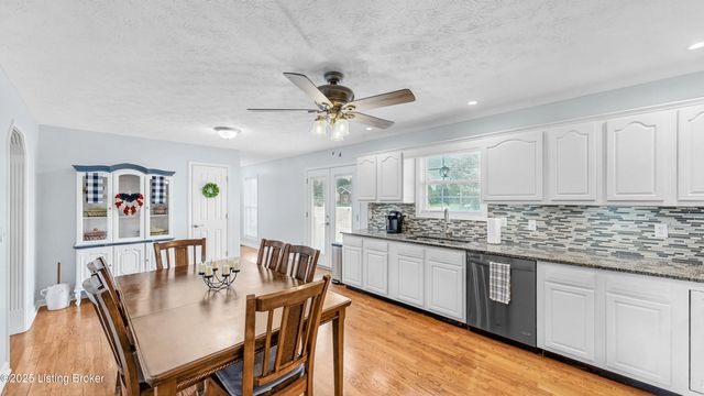 234 Cedar Place Dr, Shepherdsville, KY 40165
