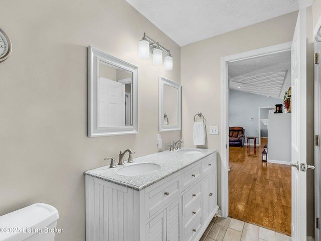 234 Cedar Place Dr, Shepherdsville, KY 40165