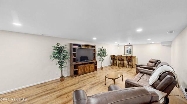 234 Cedar Place Dr, Shepherdsville, KY 40165