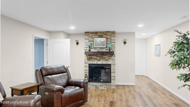 234 Cedar Place Dr, Shepherdsville, KY 40165