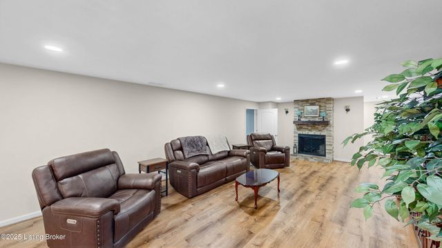 234 Cedar Place Dr, Shepherdsville, KY 40165