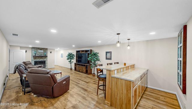 234 Cedar Place Dr, Shepherdsville, KY 40165