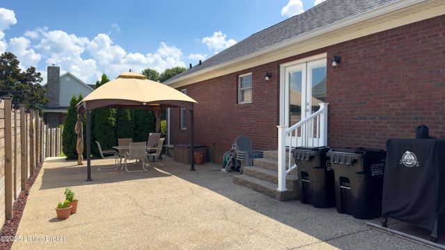 234 Cedar Place Dr, Shepherdsville, KY 40165