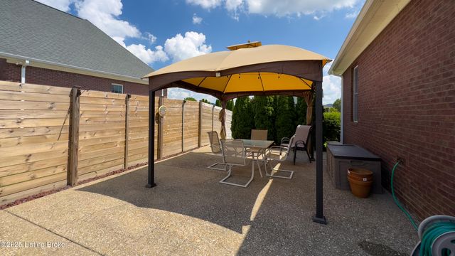 234 Cedar Place Dr, Shepherdsville, KY 40165