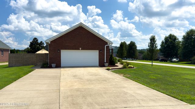 234 Cedar Place Dr, Shepherdsville, KY 40165