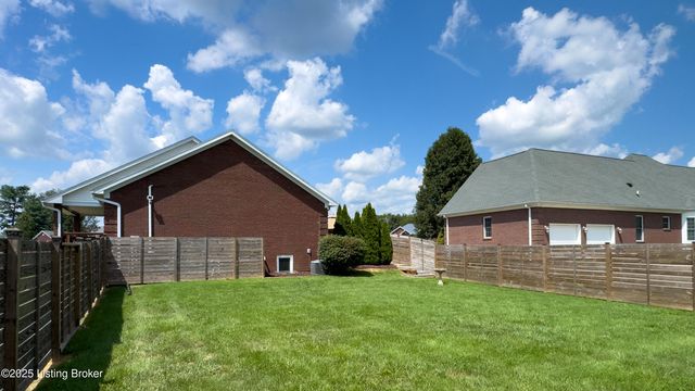 234 Cedar Place Dr, Shepherdsville, KY 40165