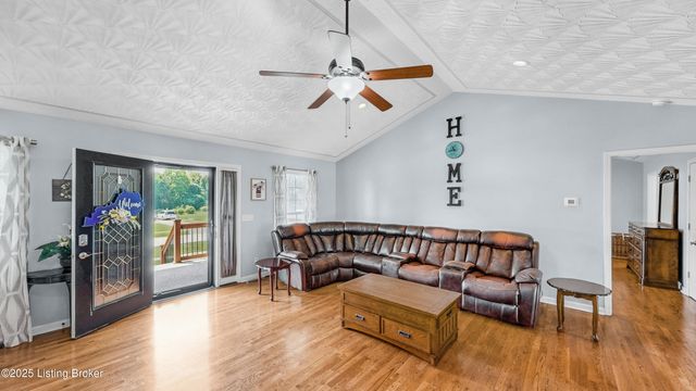 234 Cedar Place Dr, Shepherdsville, KY 40165