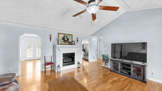 234 Cedar Place Dr, Shepherdsville, KY 40165