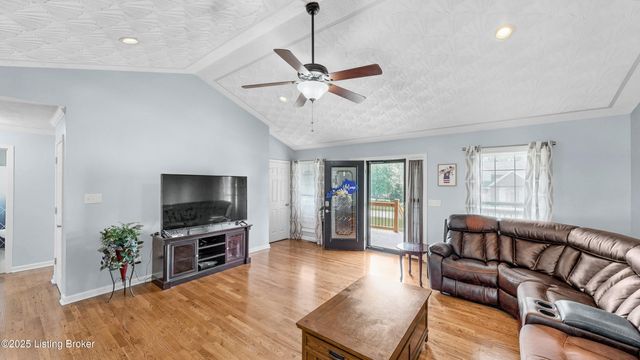 234 Cedar Place Dr, Shepherdsville, KY 40165