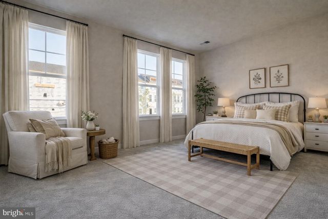 1756 AUTUMN MAPLE LEAF DR, Dumfries, VA 22026