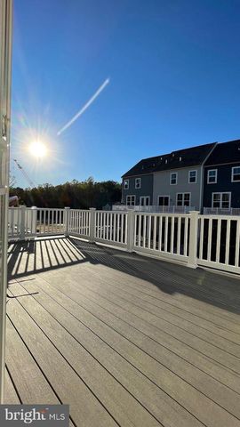 1756 AUTUMN MAPLE LEAF DR, Dumfries, VA 22026