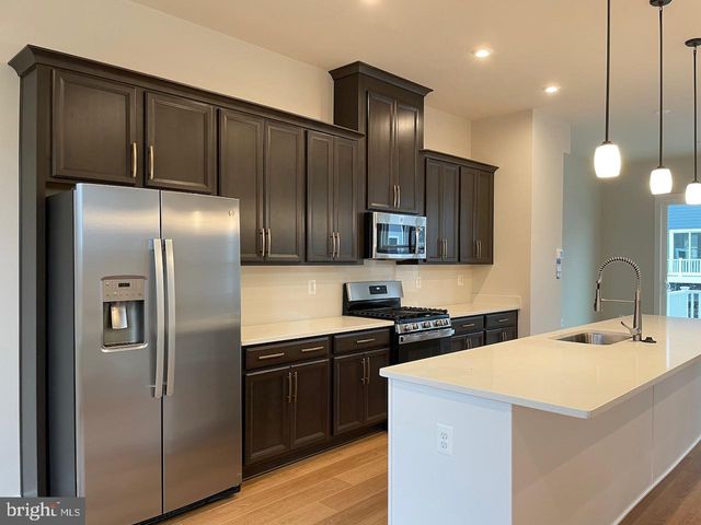 1756 AUTUMN MAPLE LEAF DR, Dumfries, VA 22026