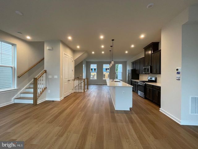 1756 AUTUMN MAPLE LEAF DR, Dumfries, VA 22026